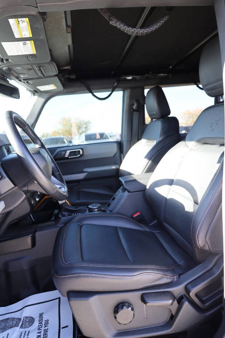 Used 2022 Ford Bronco Badlands image 13