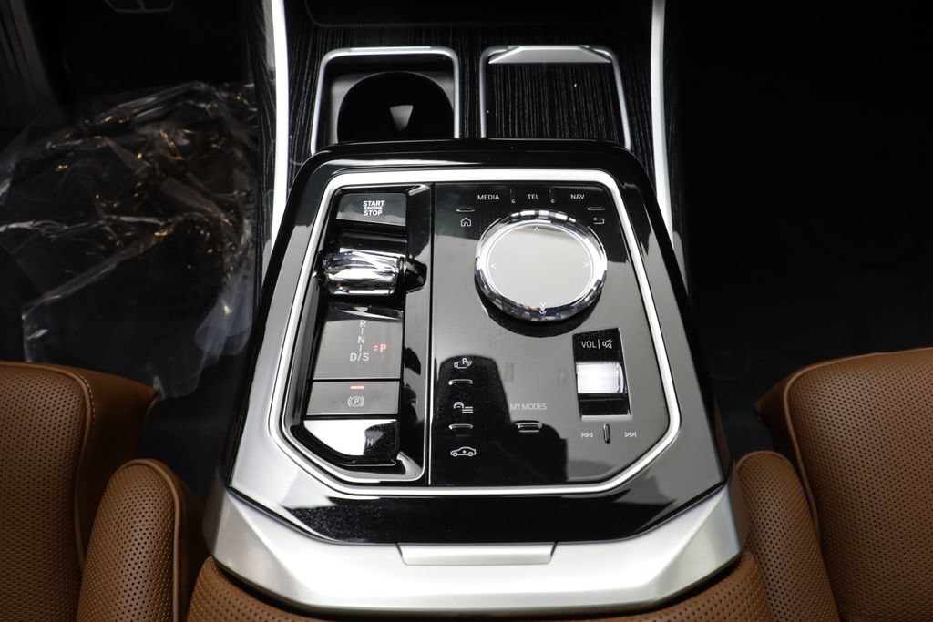 Used 2026 BMW 750e xDrive w/ Executive Package AWD/4WD image 13