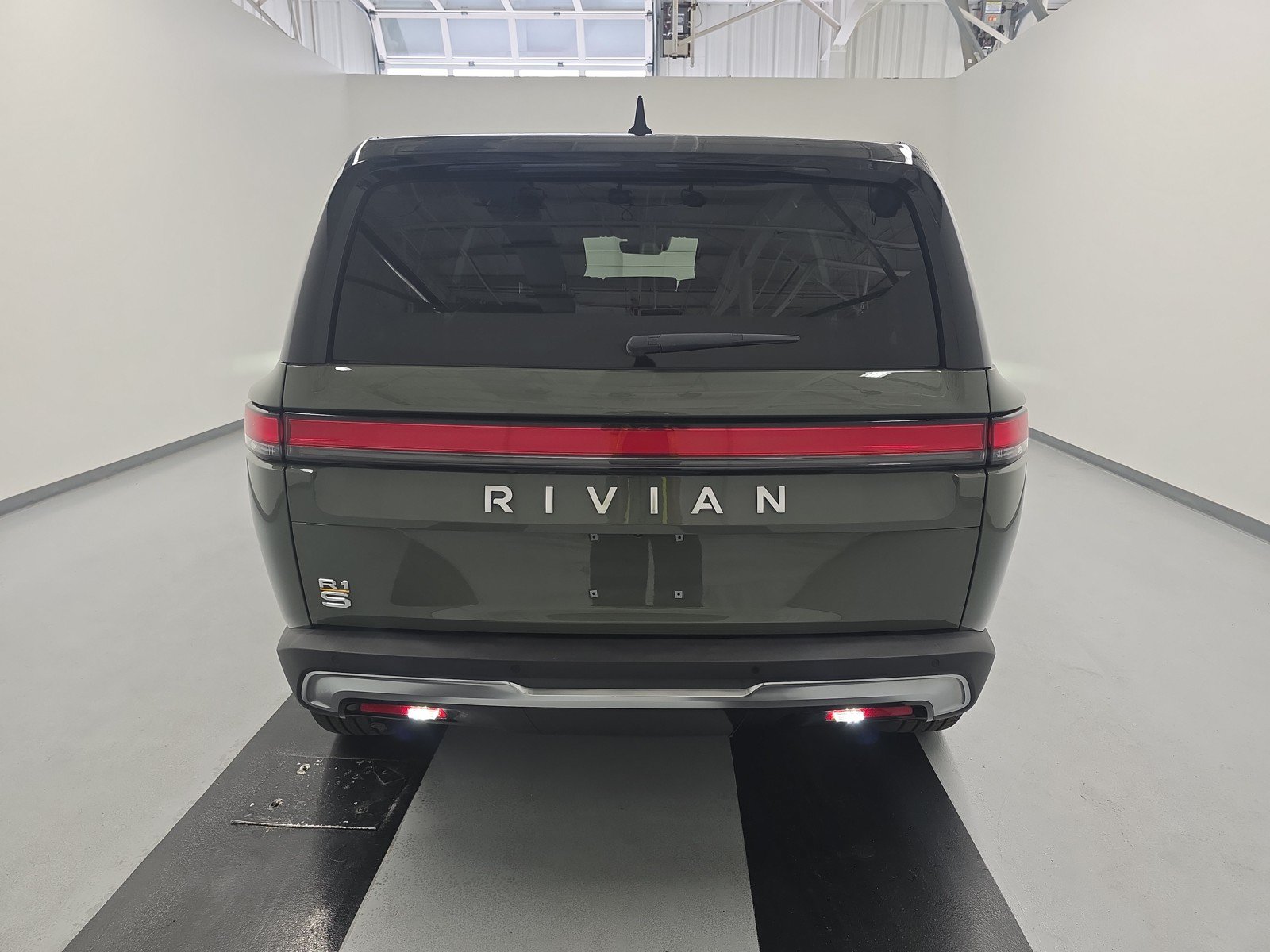 Used 2023 Rivian R1S Launch Edition AWD/4WD image 4