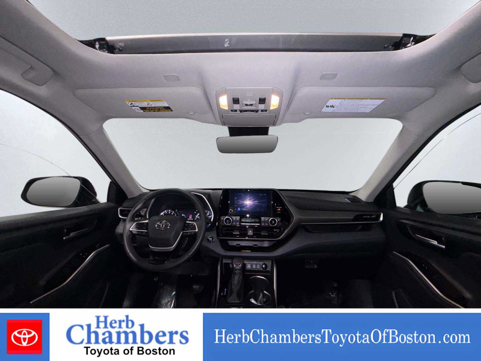 Used 2023 Toyota Highlander XLE AWD/4WD image 5
