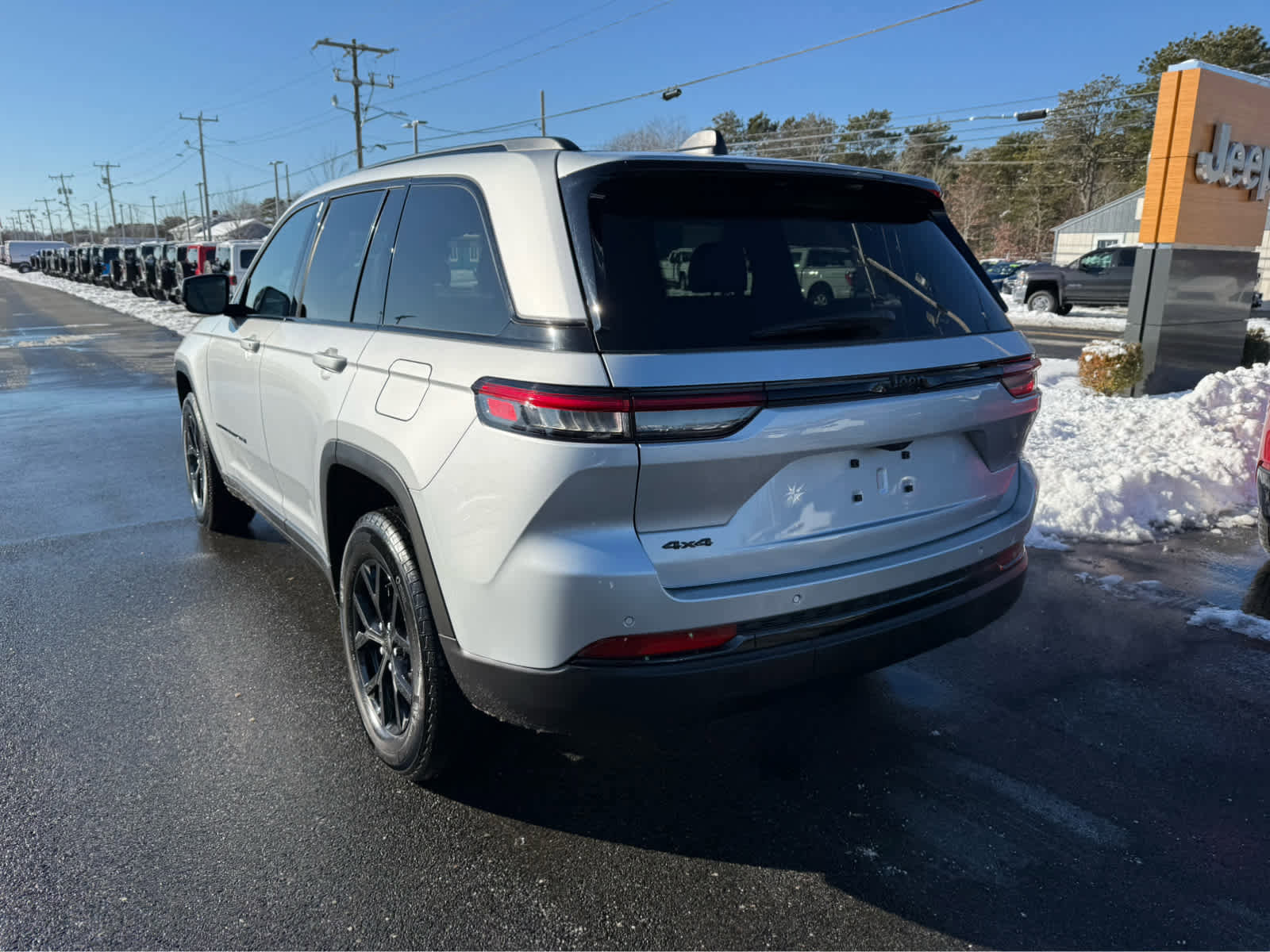 Used 2025 Jeep Grand Cherokee Altitude image 6