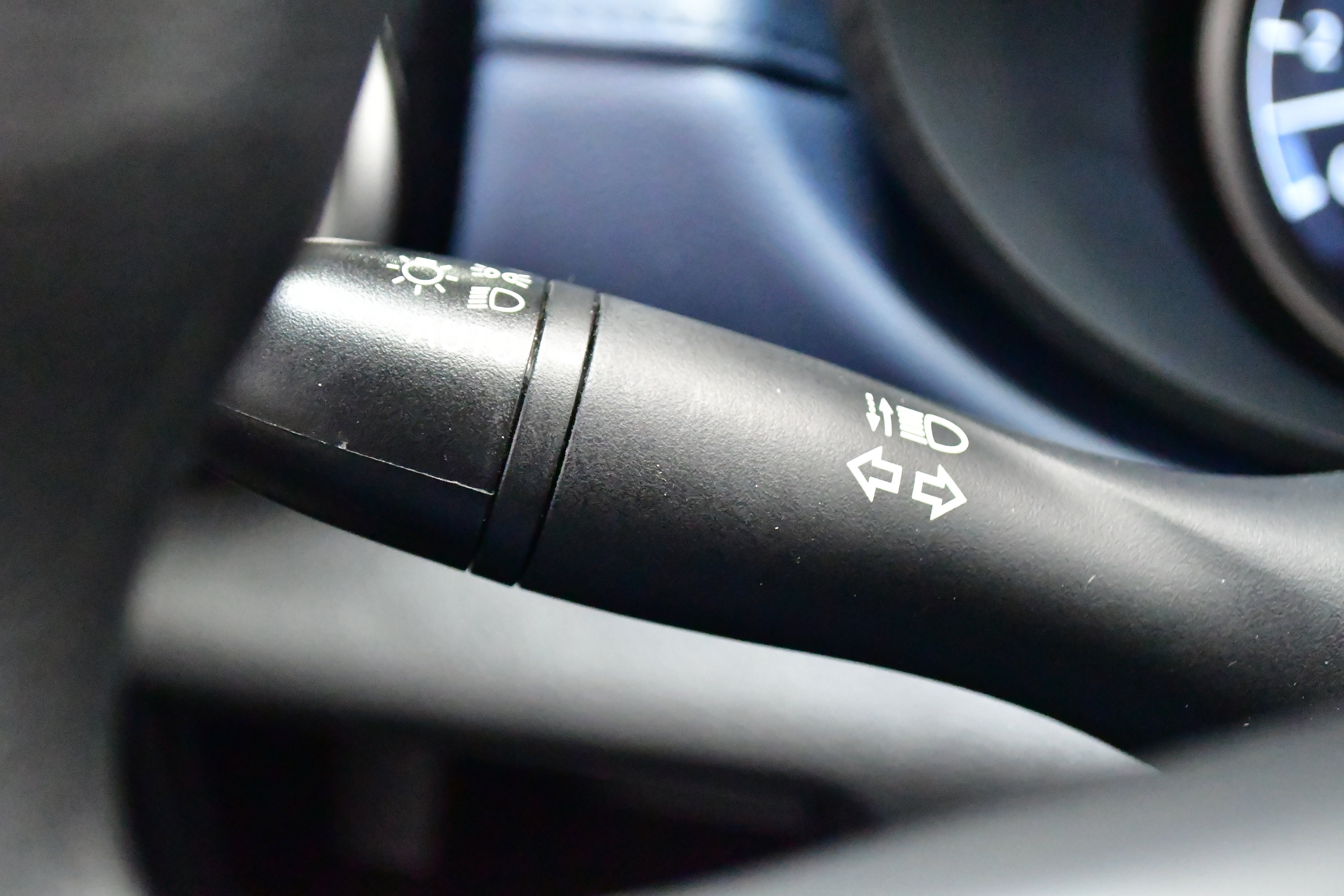 Used 2025 Nissan Versa SV image 33