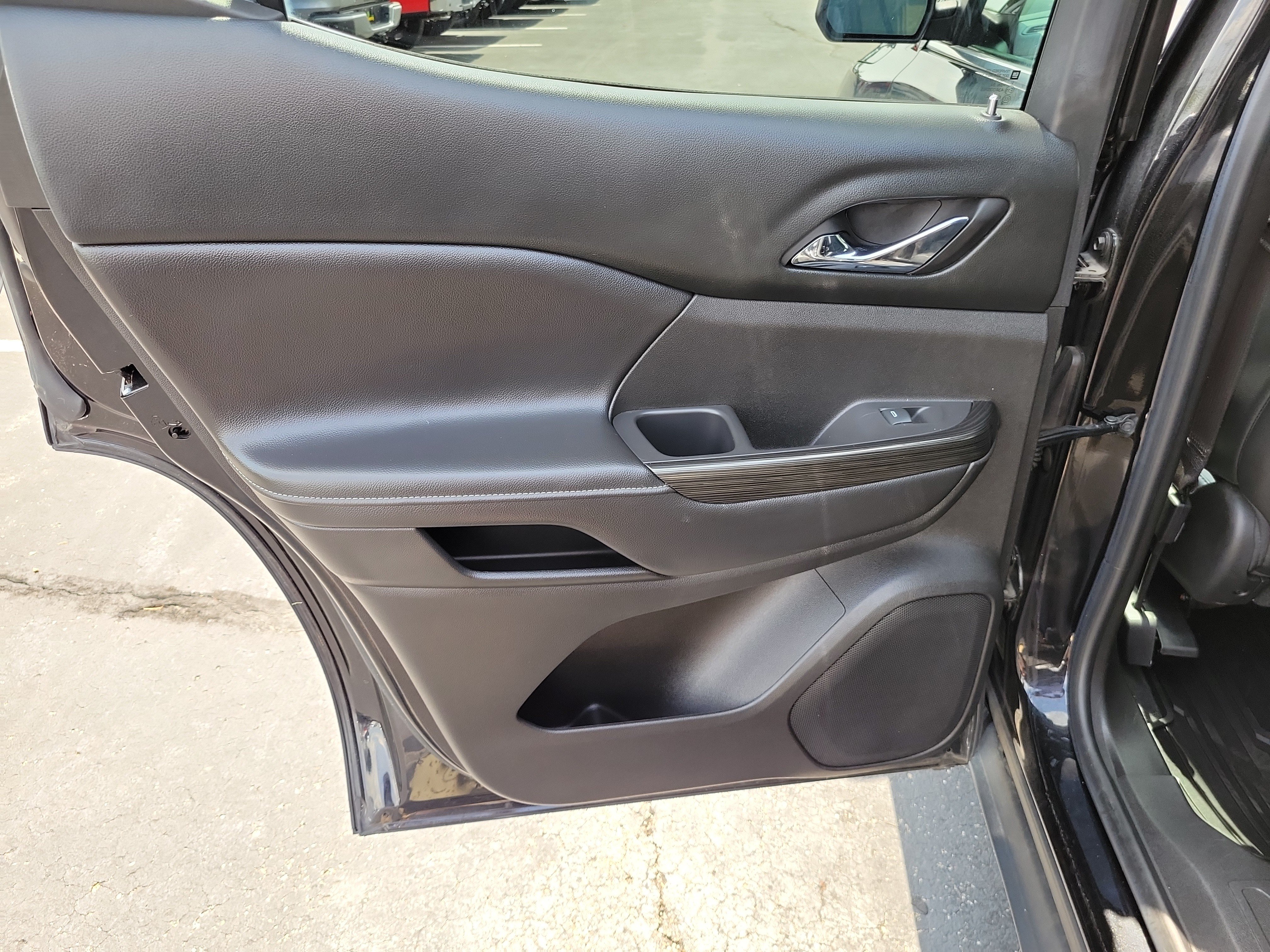 Used 2018 GMC Acadia SLT FWD image 14