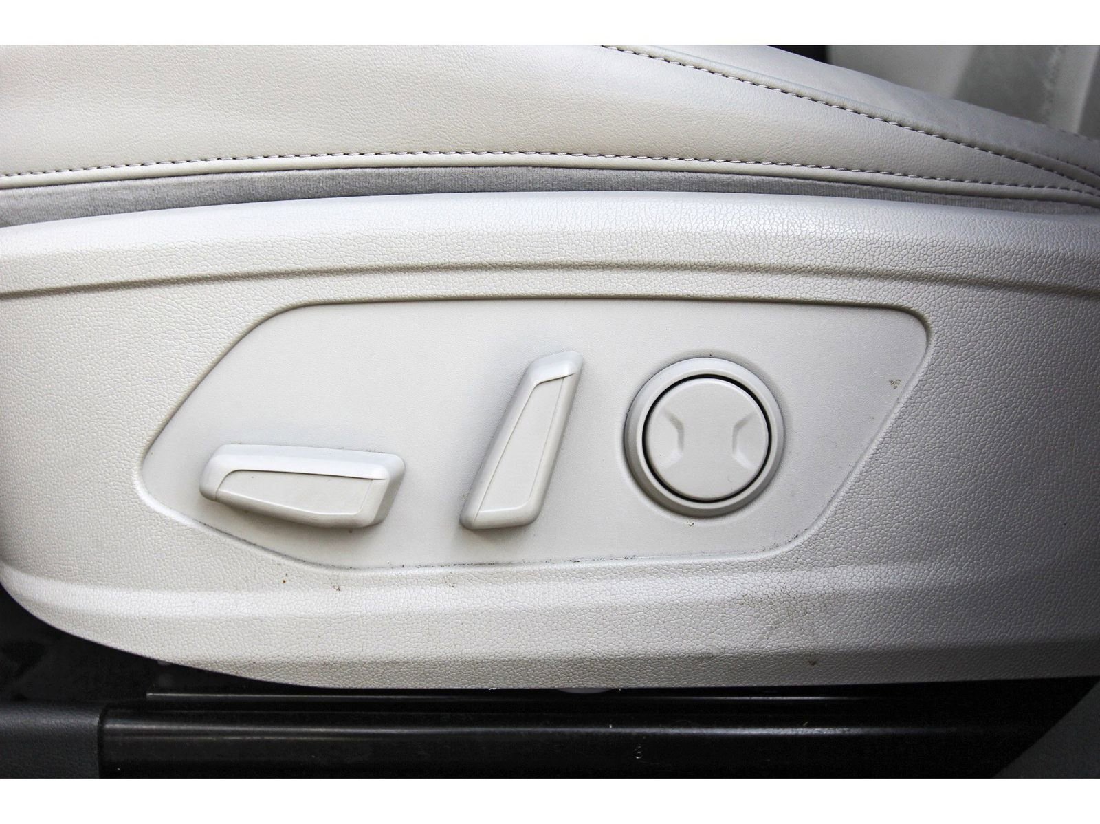 Used 2023 Kia Sorento SX image 28