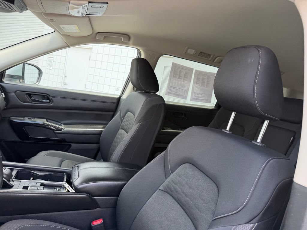 Used 2025 Nissan Pathfinder SV FWD image 15