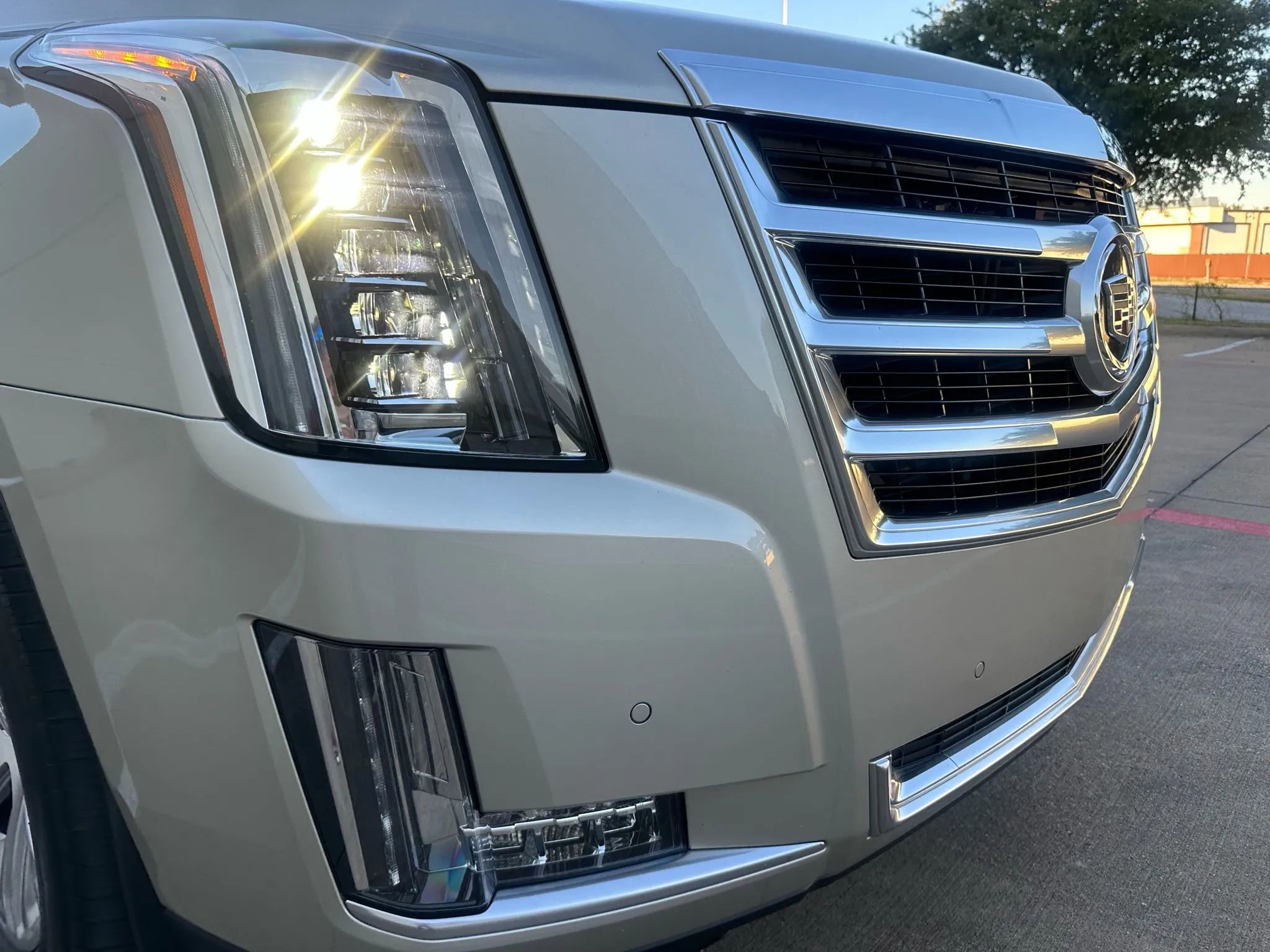 Used 2015 Cadillac Escalade Luxury image 6