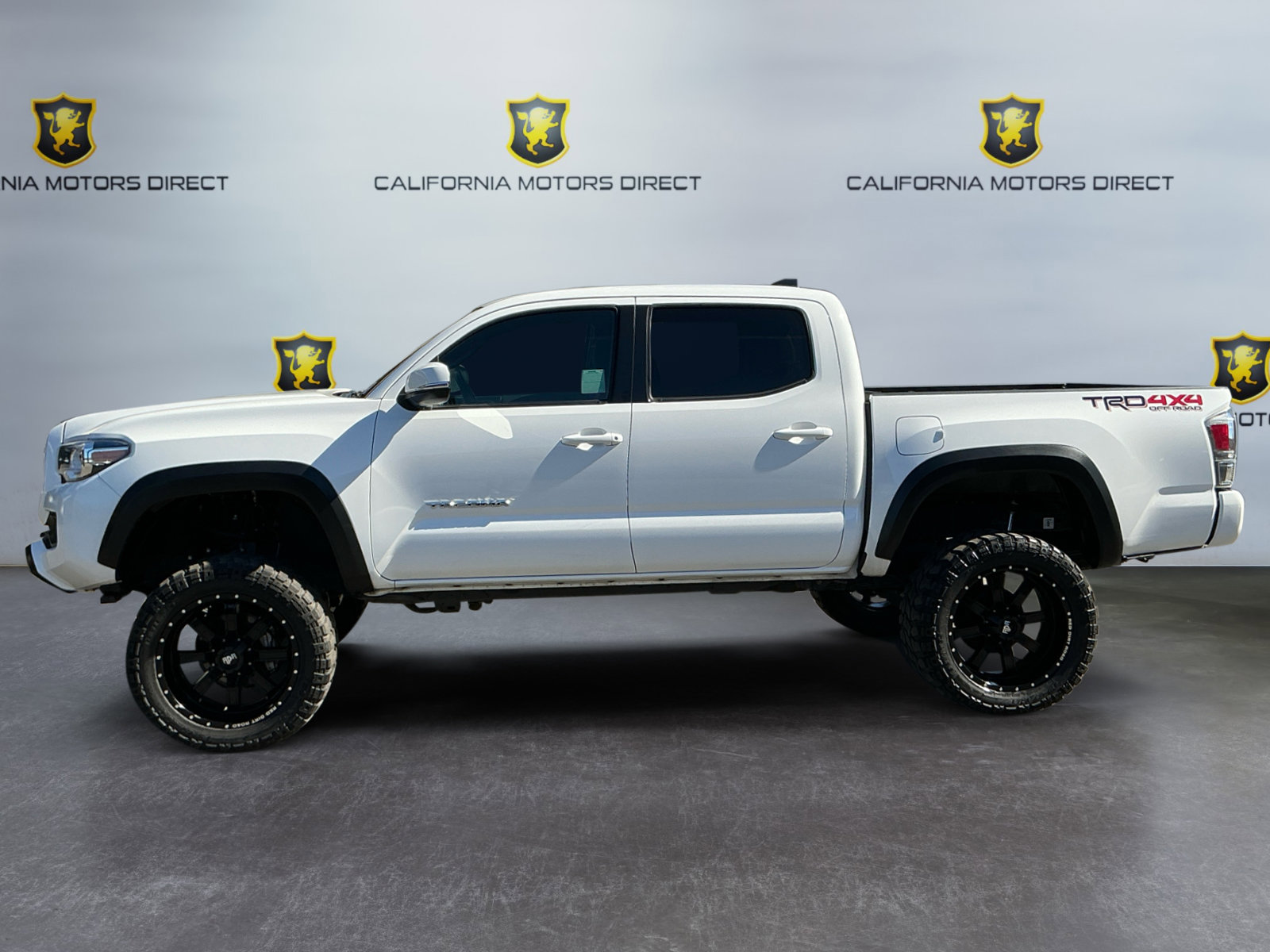 Used 2022 Toyota Tacoma TRD Off-Road w/ Technology Package image 8