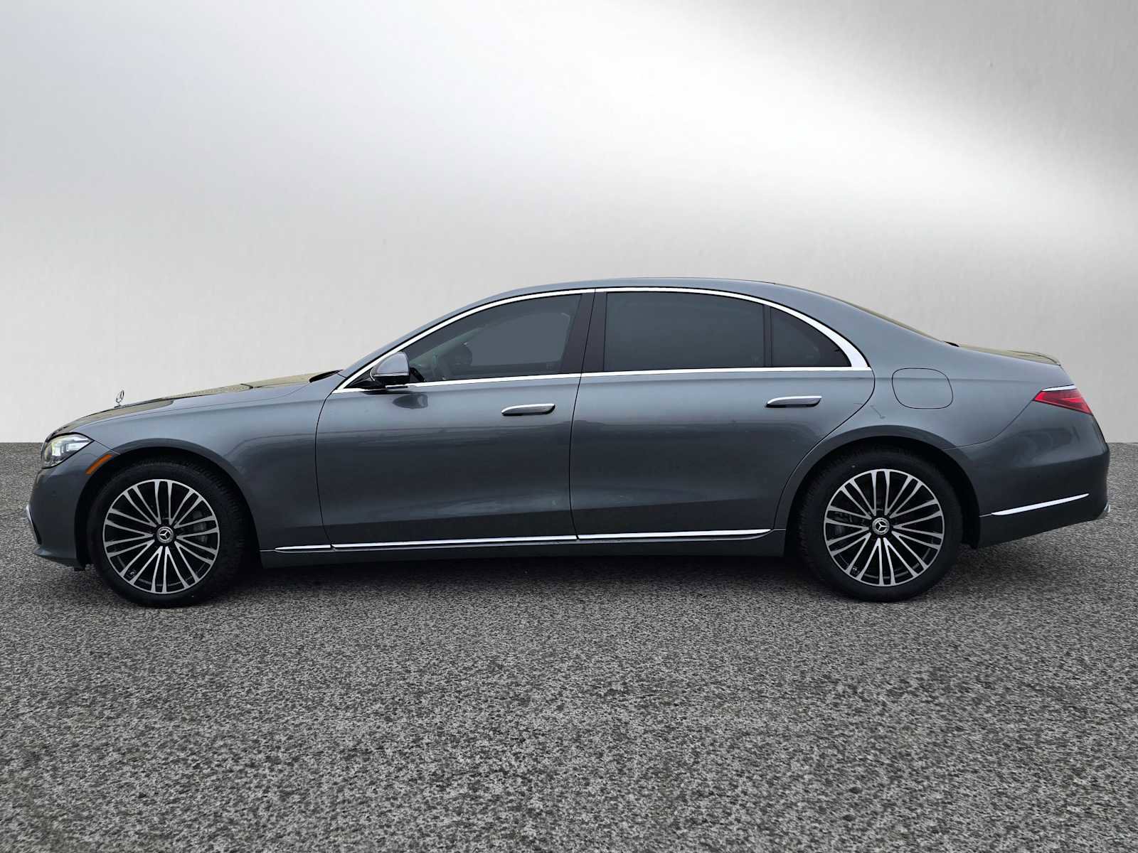 Used 2024 Mercedes-Benz S 580e 4MATIC Sedan image 6