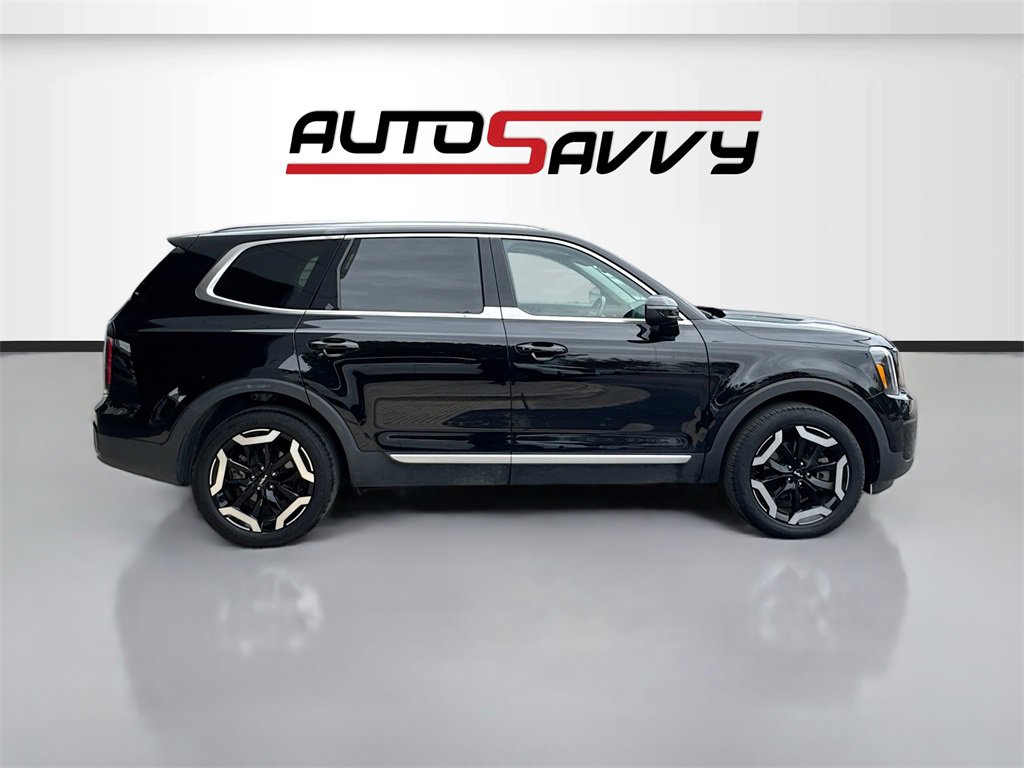 Used 2023 Kia Telluride EX w/ EX Captain's Chair Package image 8