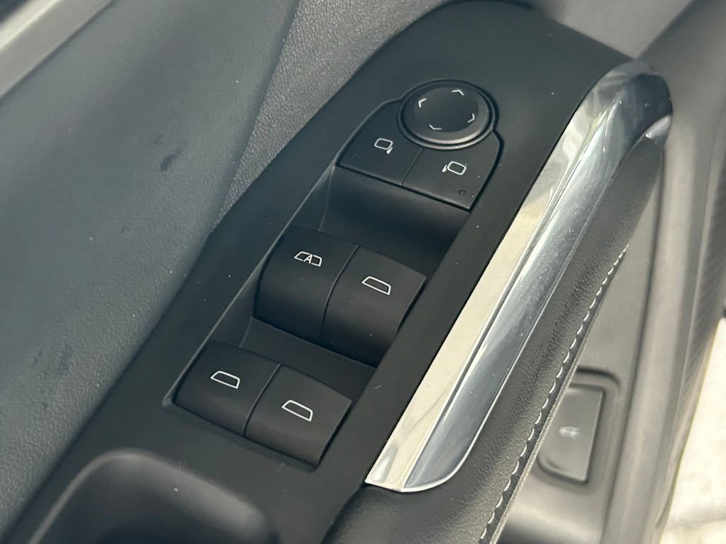 Used 2026 Chevrolet Traverse LT w/ Midnight/Sport Edition FWD image 19