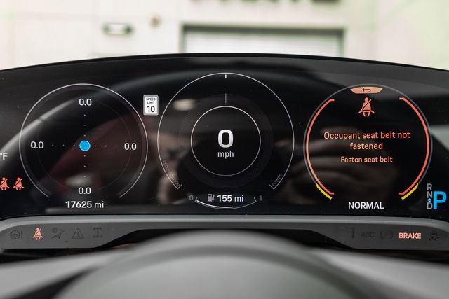 Used 2023 Porsche Taycan w/ Premium Package RWD image 8
