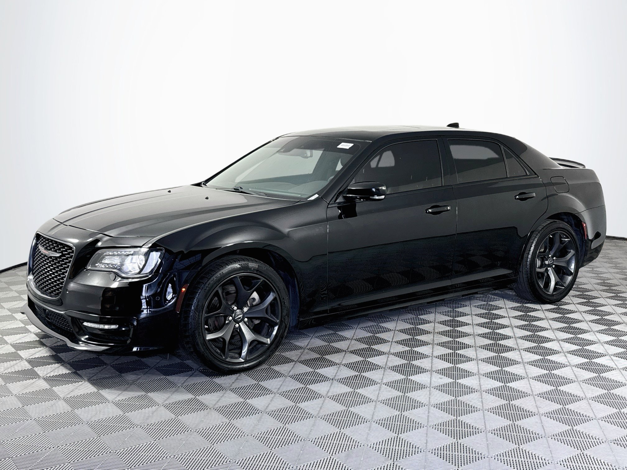 Used 2022 Chrysler 300 S w/ Comfort Group RWD image 4