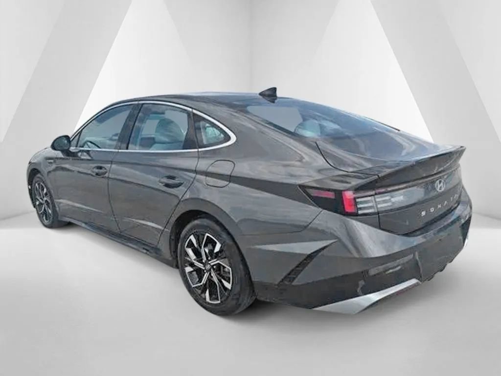 Used 2025 Hyundai Sonata SEL FWD image 5