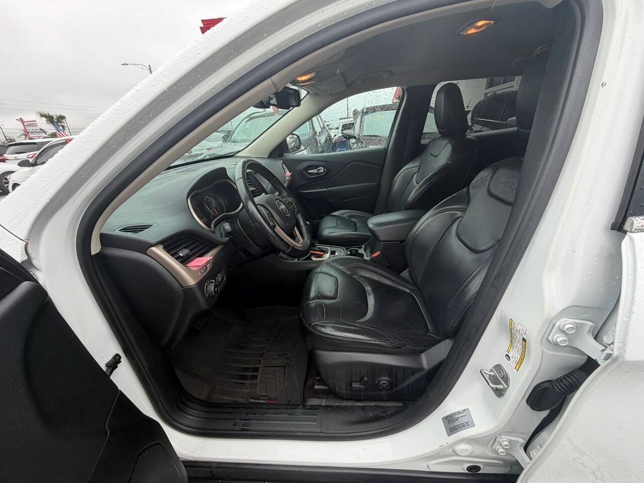 Used 2017 Jeep Cherokee Limited FWD image 11