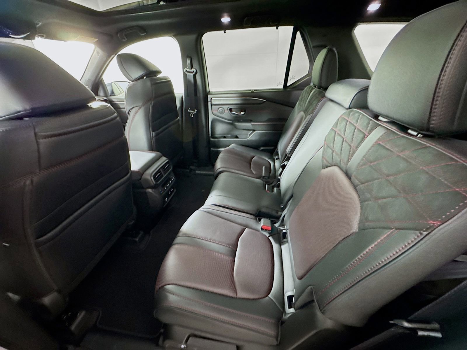 Used 2026 Honda Pilot Black Edition image 22