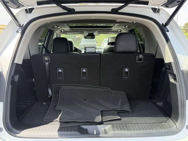 Used 2025 Honda Pilot Touring image 8
