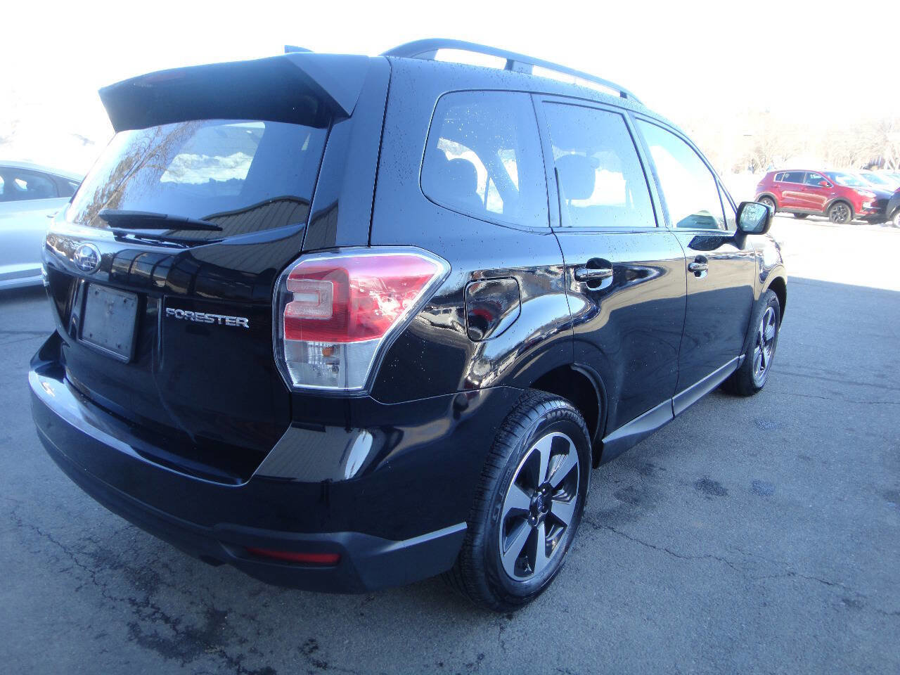 Used 2018 Subaru Forester 2.5i Premium w/ All-Weather Package AWD/4WD image 4