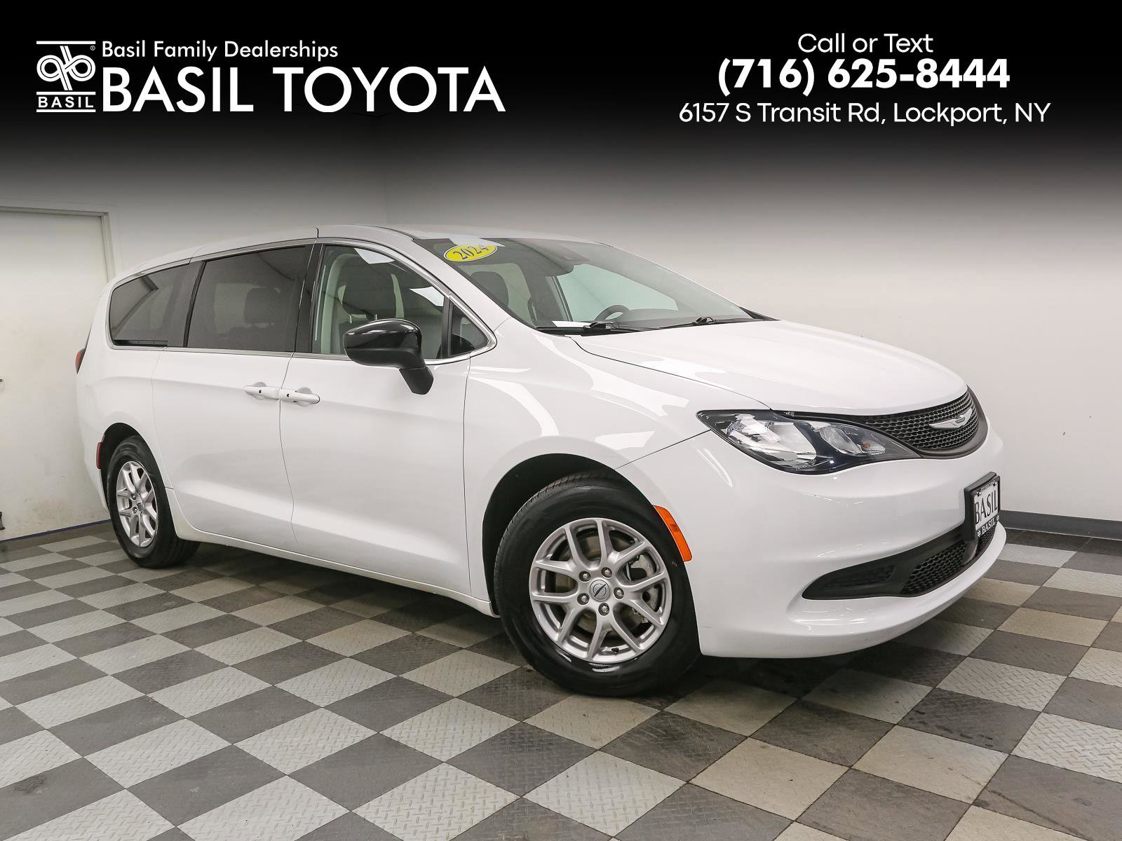 Used 2024 Chrysler Voyager LX image 1