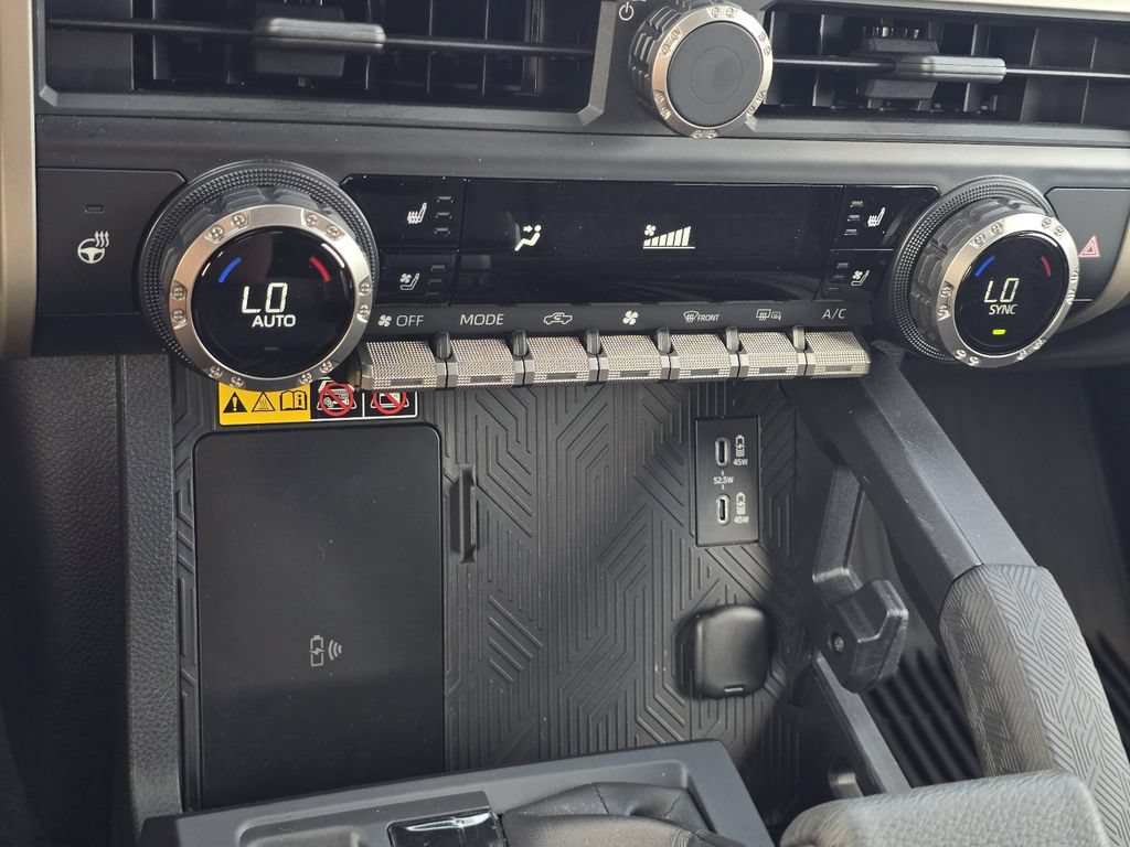 Used 2024 Toyota Tacoma Limited w/ Limited Package (LT) AWD/4WD image 21
