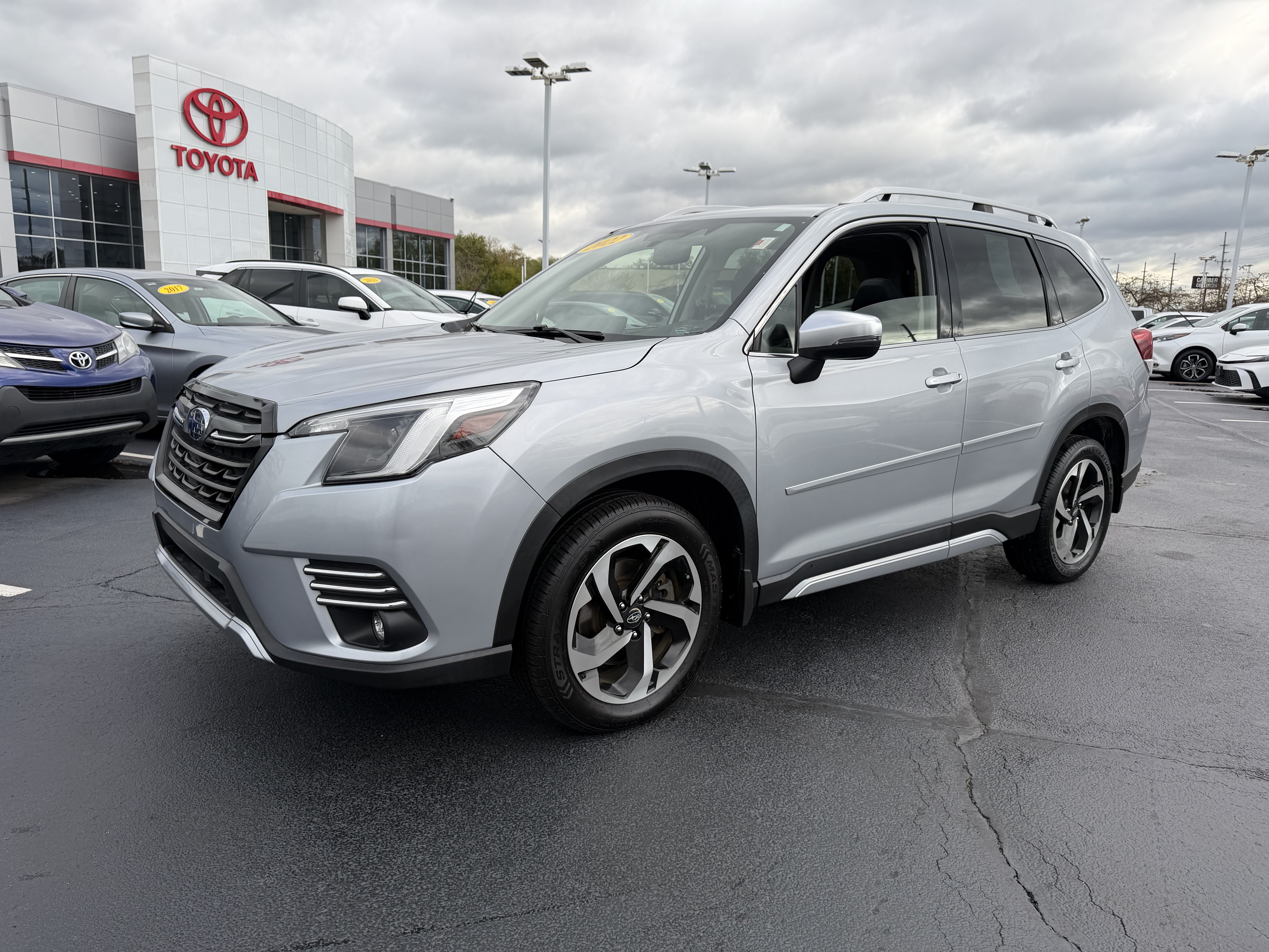 Used 2022 Subaru Forester Touring AWD/4WD image 3