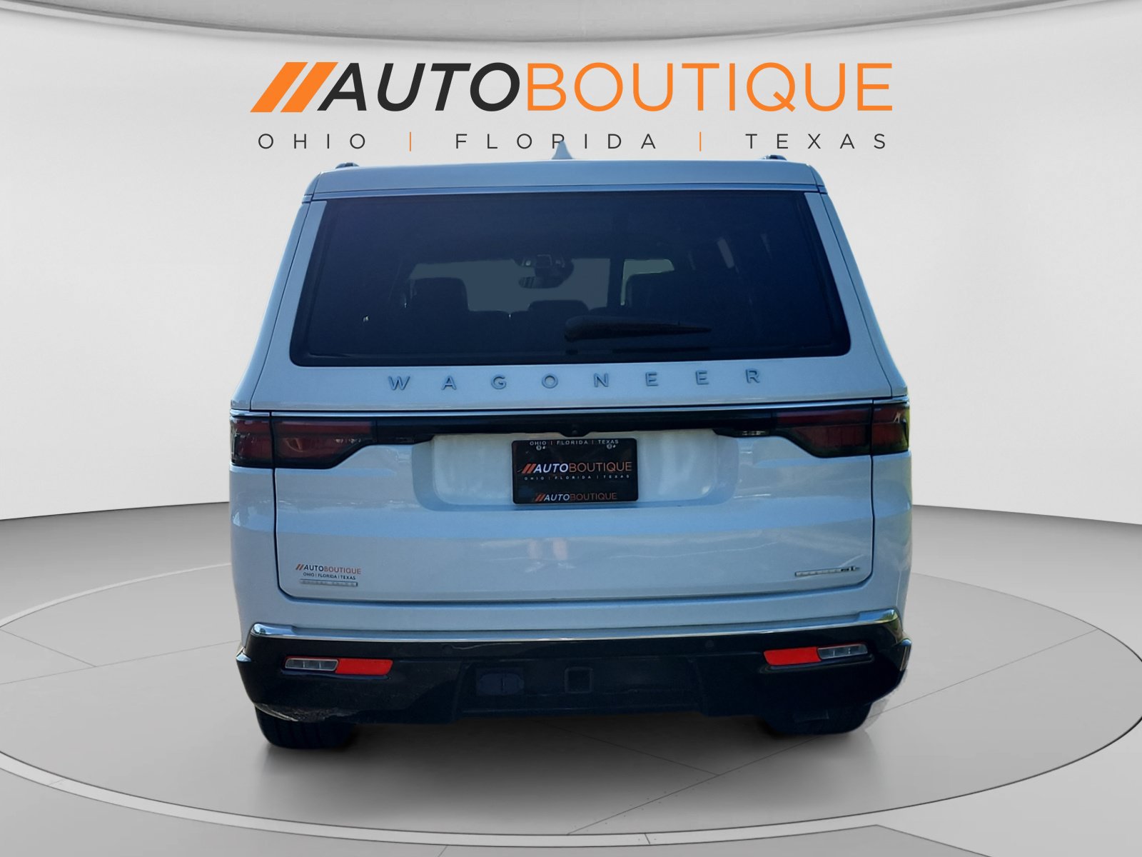 Used 2023 Jeep Wagoneer L Series III w/ Preferred Equipment Group AWD/4WD image 4