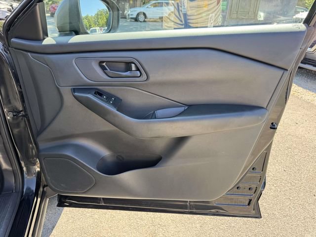 Used 2024 Nissan Rogue S AWD/4WD image 10