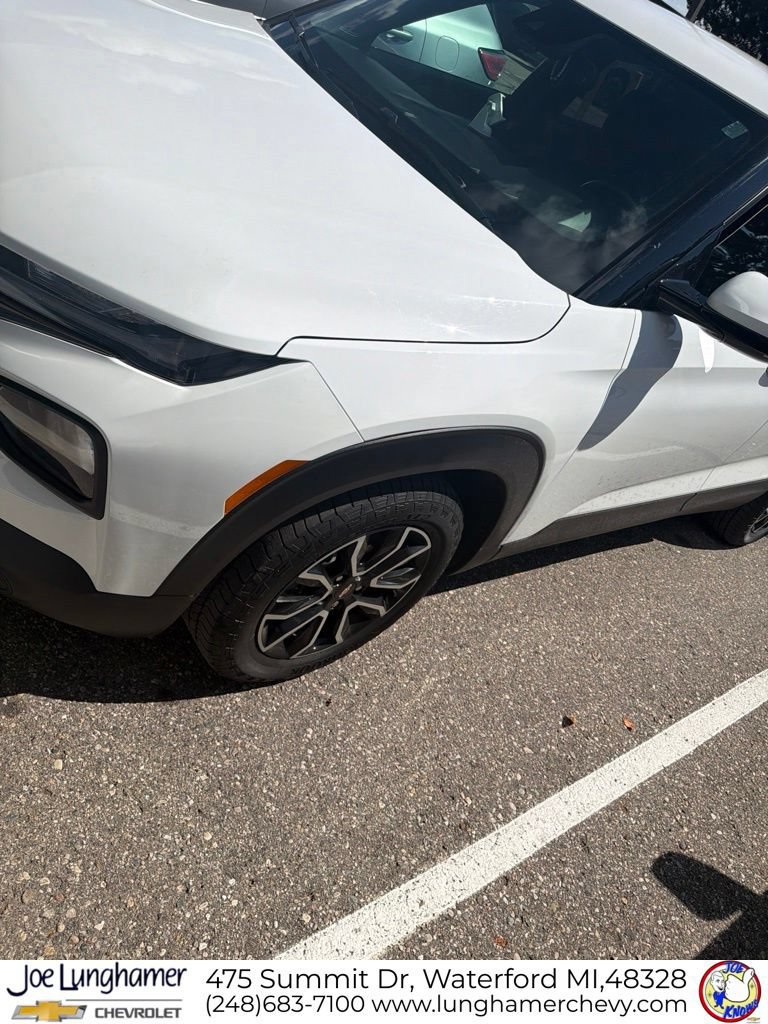 Used 2021 Chevrolet TrailBlazer ACTIV w/ Technology Package FWD image 2