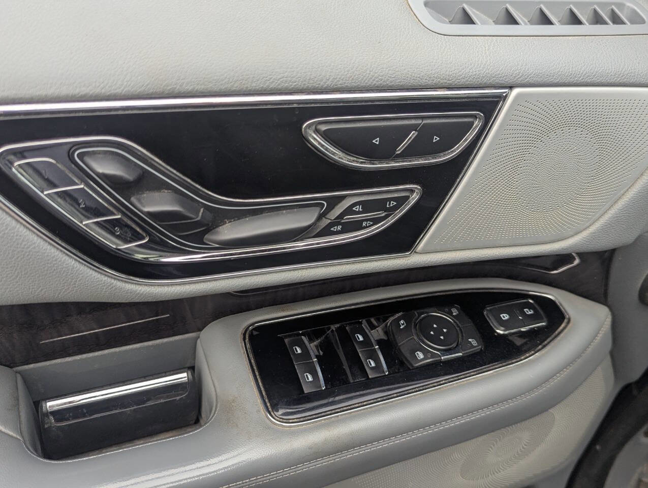 Used 2019 Lincoln Navigator L Reserve w/ Cargo Package AWD/4WD image 26