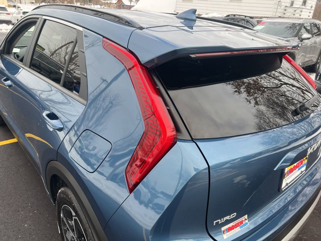 Certified 2024 Kia Niro EX image 35