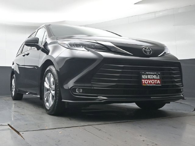 Certified 2026 Toyota Sienna XLE AWD/4WD image 36