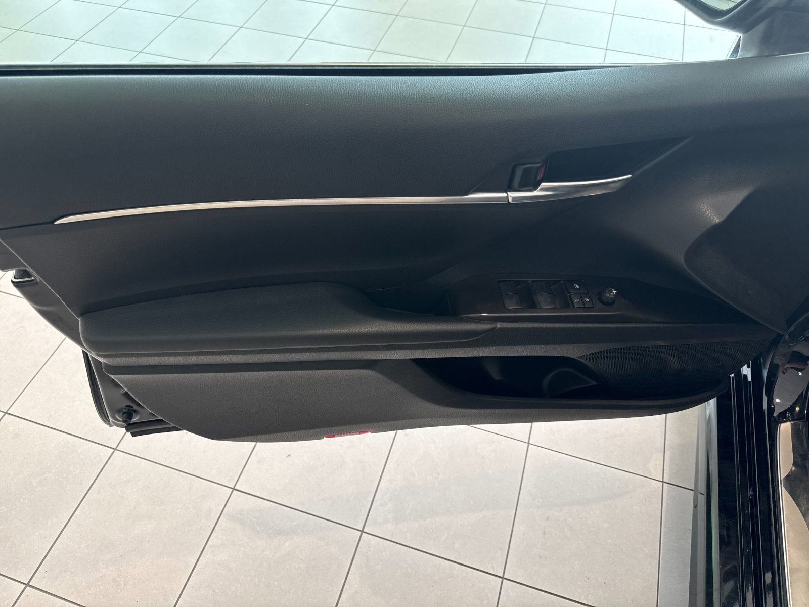 Used 2024 Toyota Camry SE FWD image 11