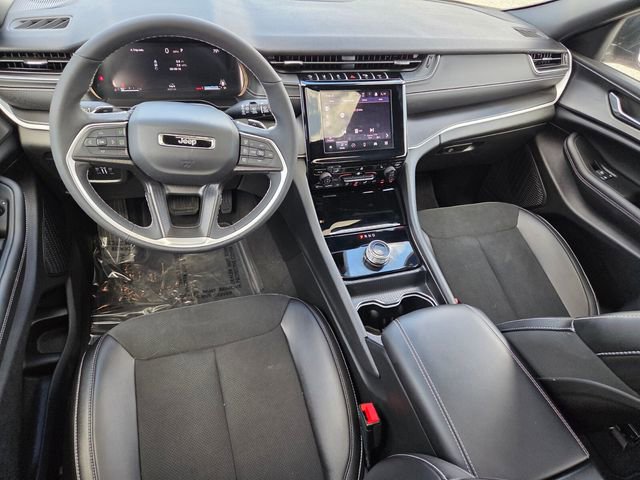 Certified 2025 Jeep Grand Cherokee Altitude image 10