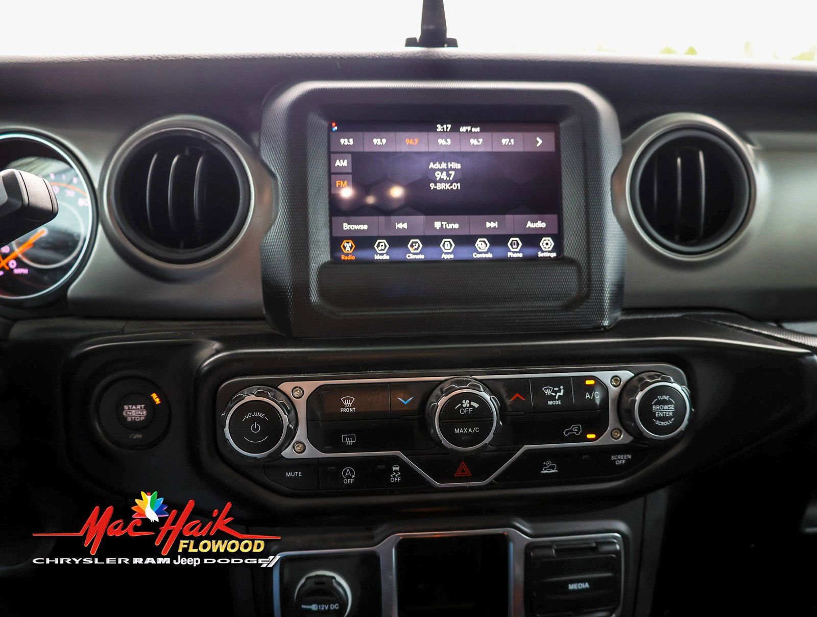 Used 2023 Jeep Gladiator Sport image 18