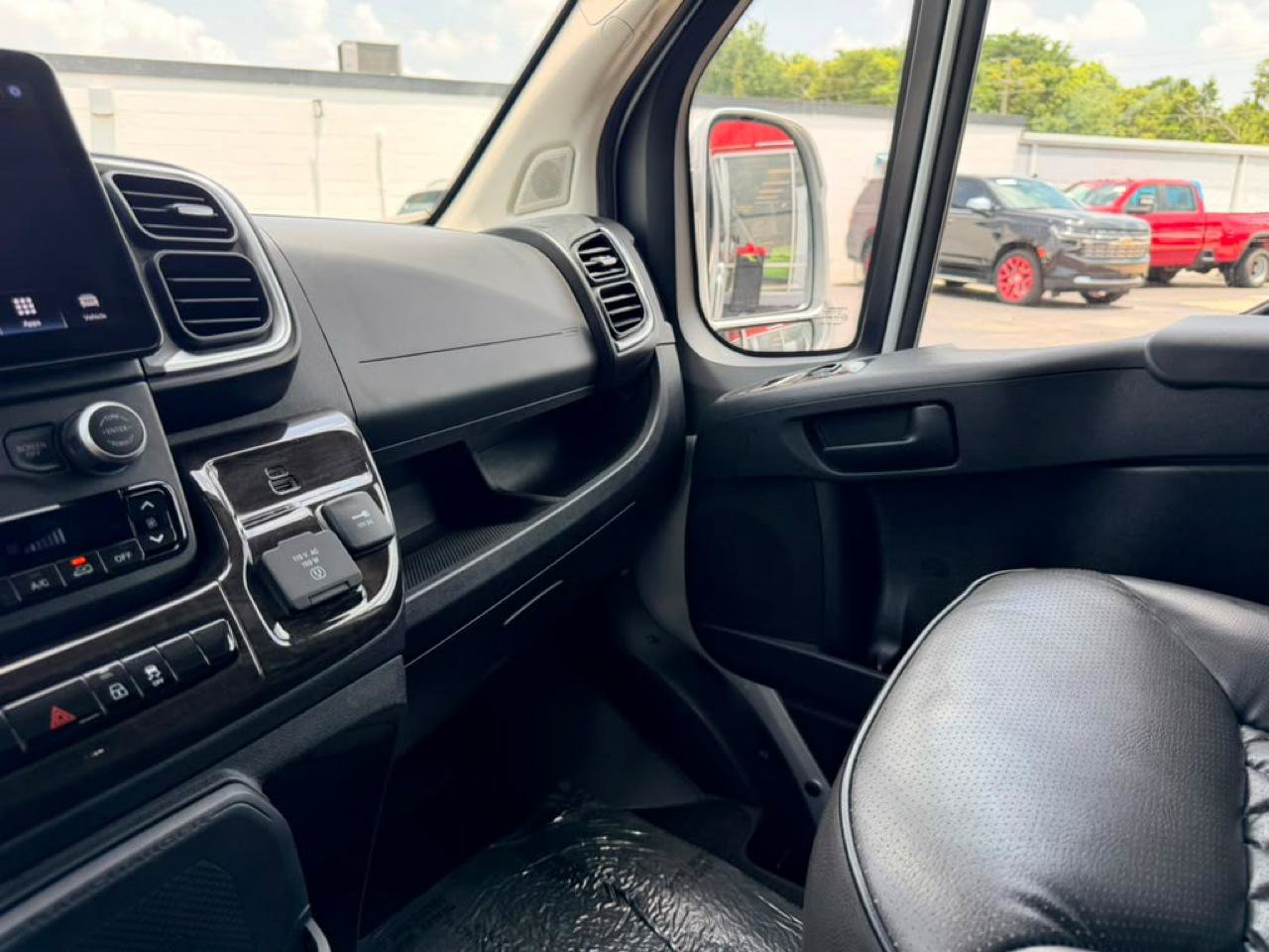 Used 2023 RAM ProMaster 2500 w/ Premium Convenience Group (B) FWD image 22