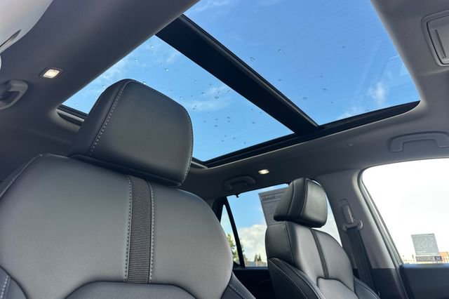 Certified 2024 Honda Pilot Touring image 17