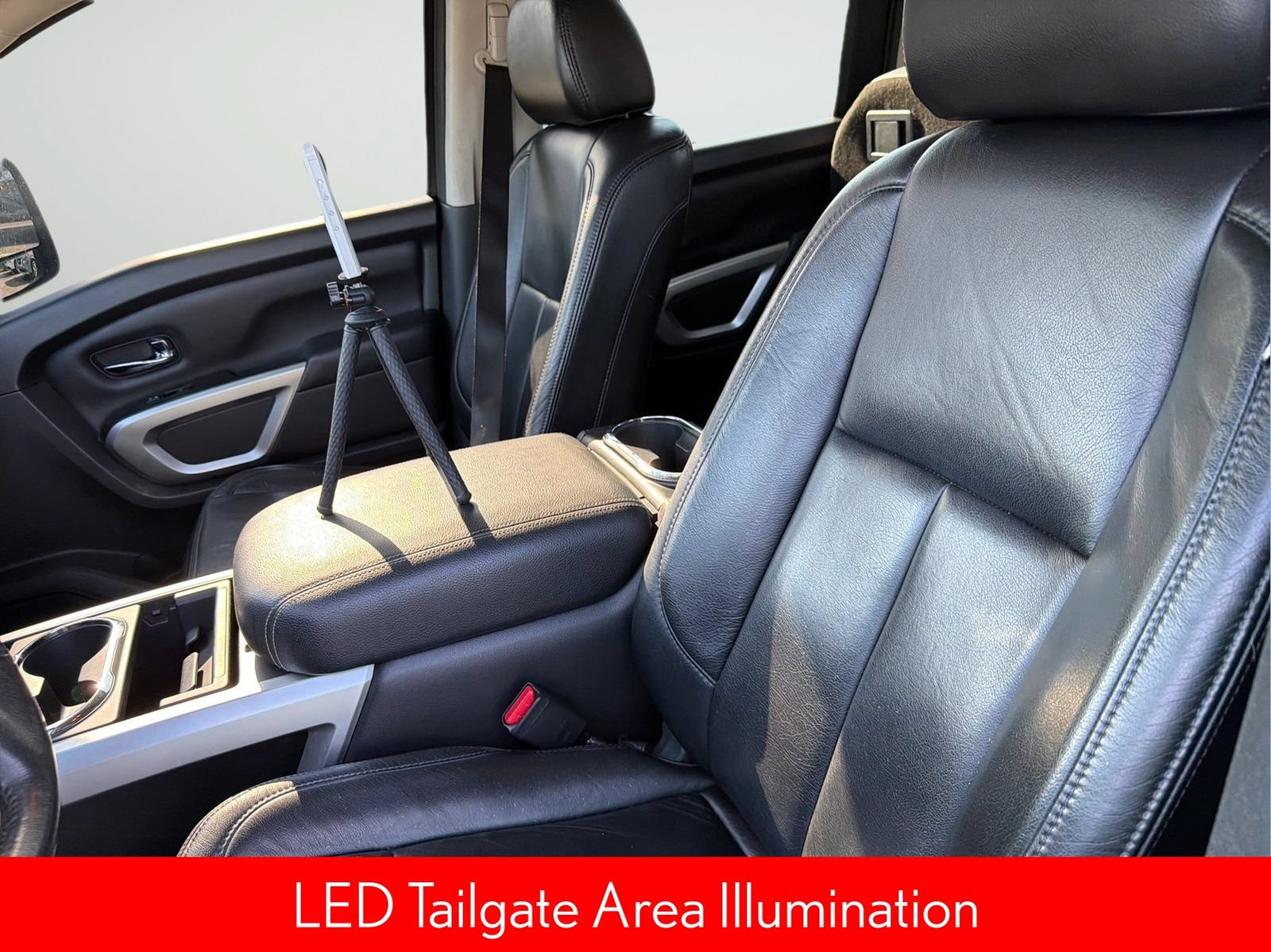 Used 2020 Nissan Titan SV w/ SV Convenience Package RWD image 30