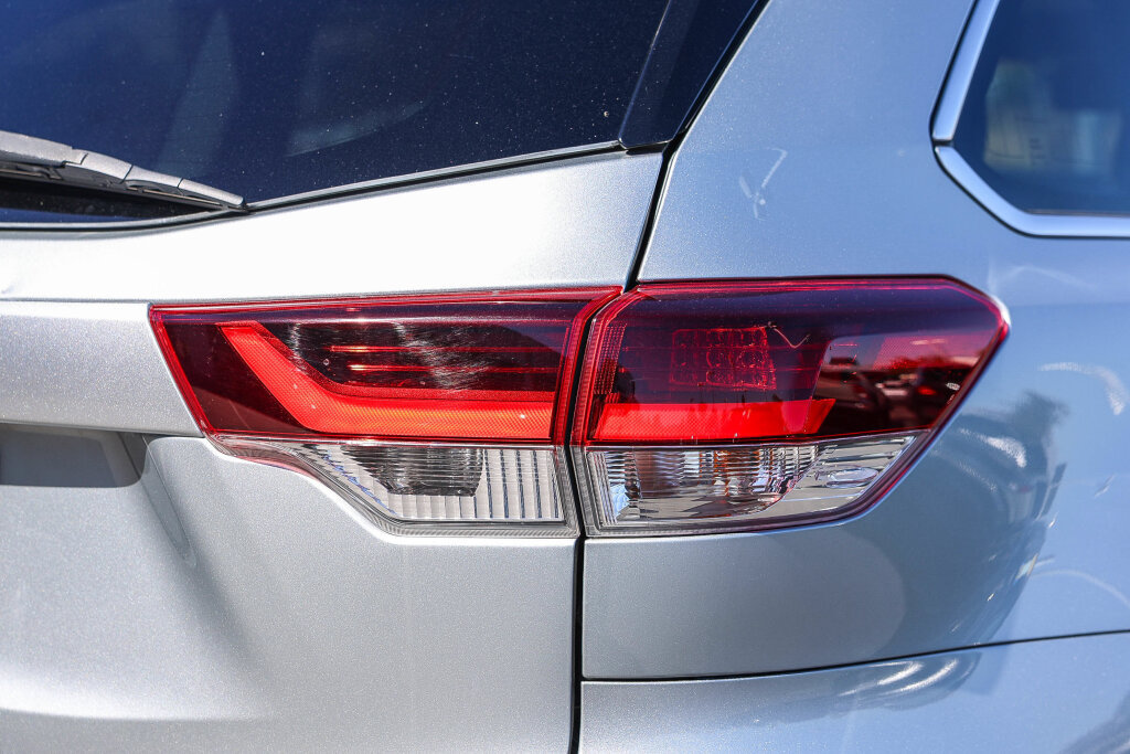 Used 2019 Toyota Highlander SE FWD image 27
