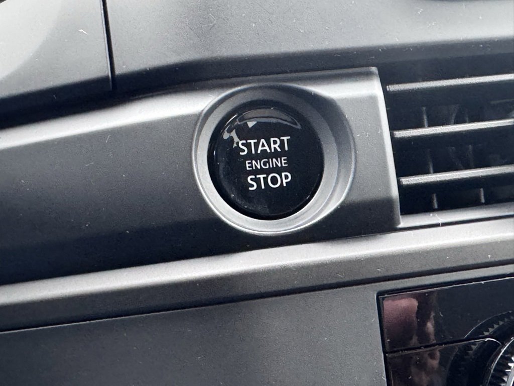 Used 2025 Nissan Pathfinder S image 6