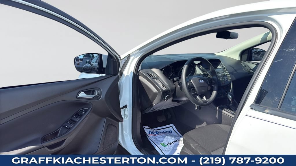 Used 2018 Ford Focus SE FWD image 24