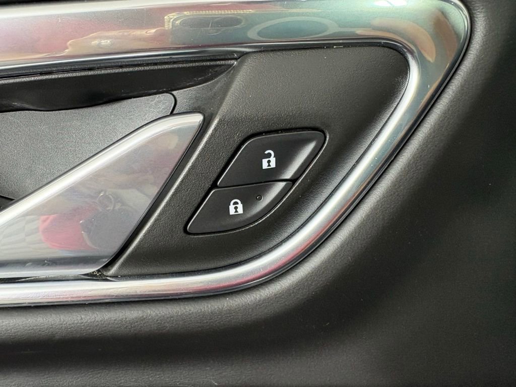 Used 2023 Chevrolet Suburban Premier image 13