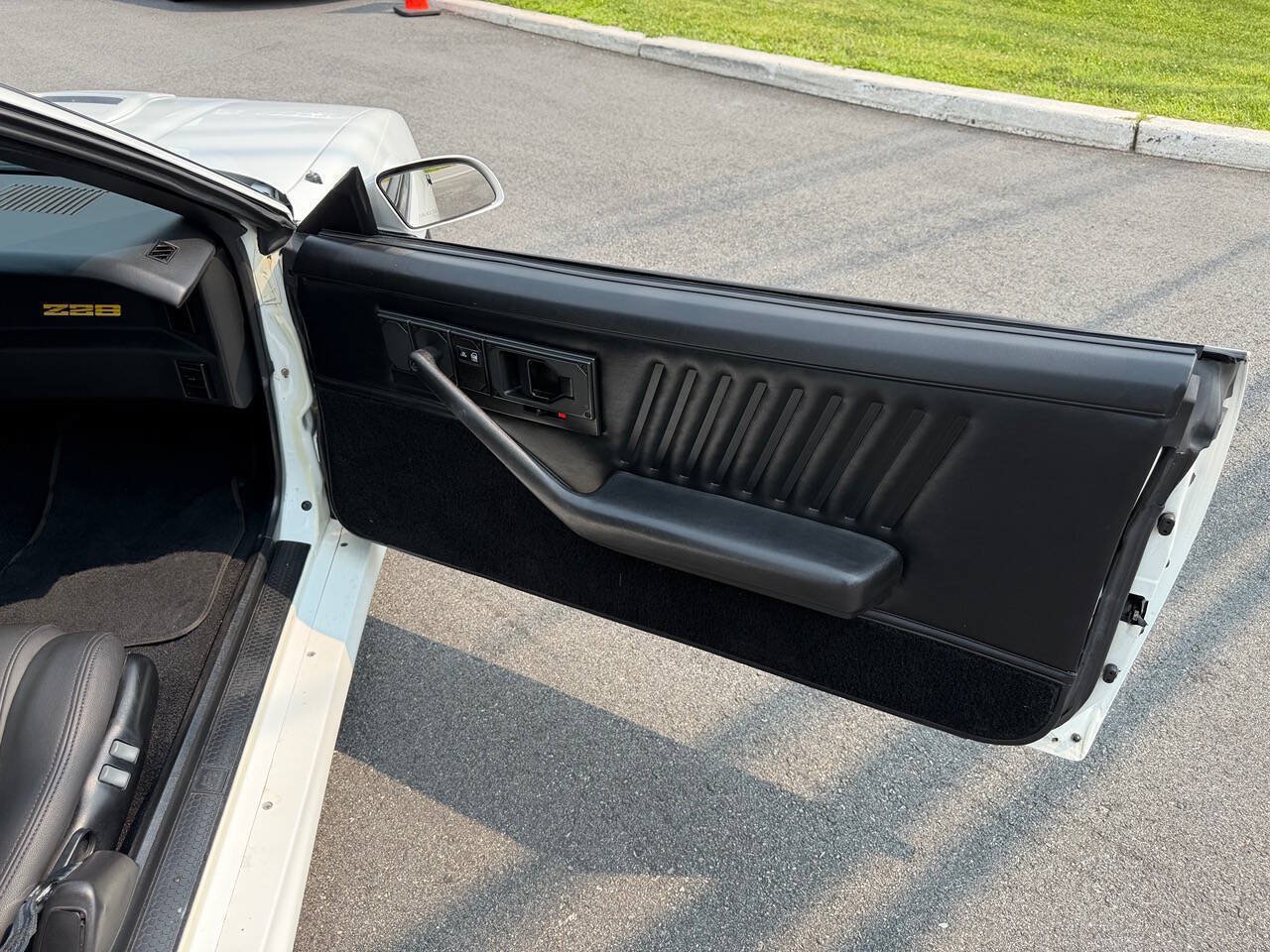 Used 1991 Chevrolet Camaro Z28 RWD image 13