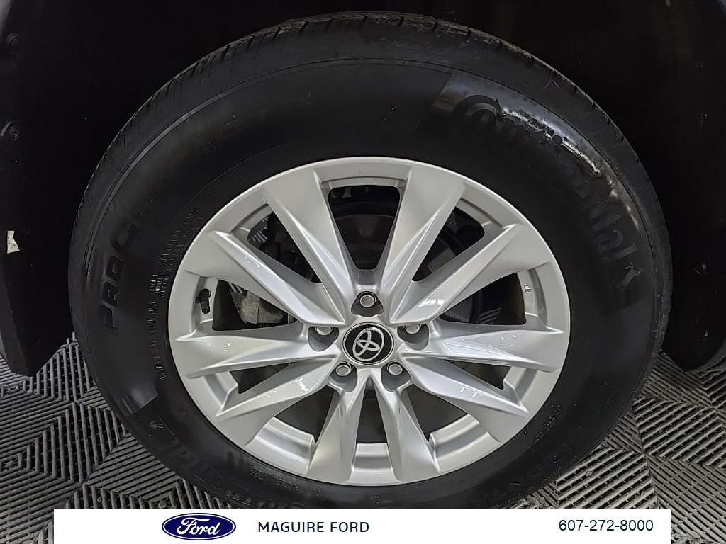 Used 2023 Toyota Corolla Cross LE w/ Moonroof Package image 17