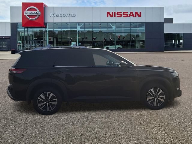 Used 2025 Nissan Pathfinder SL AWD/4WD image 8
