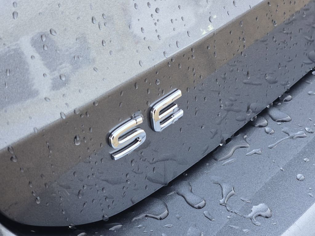 New 2026 Volkswagen Taos SE image 9