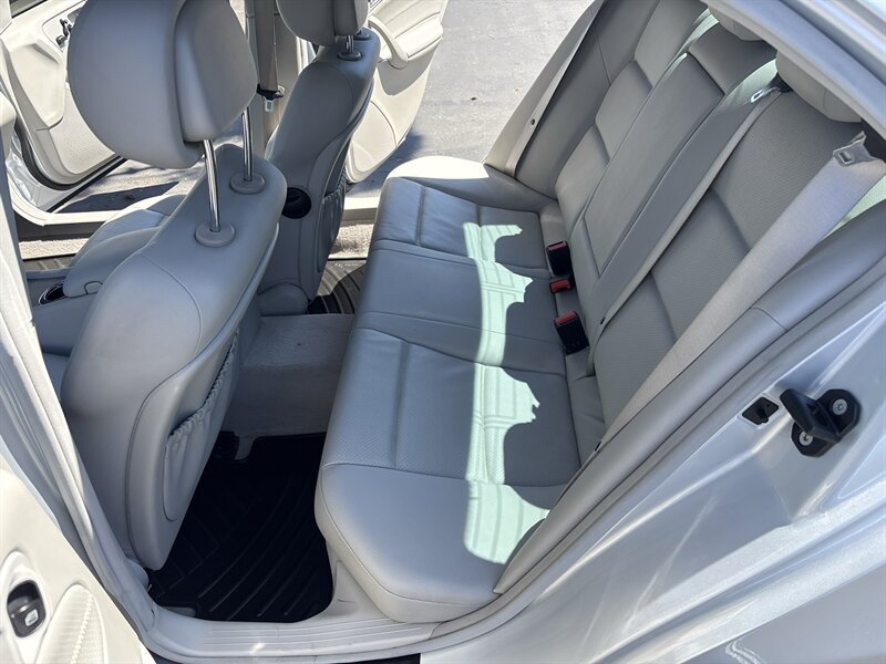 Used 2006 Mercedes-Benz C 350 Sedan image 30