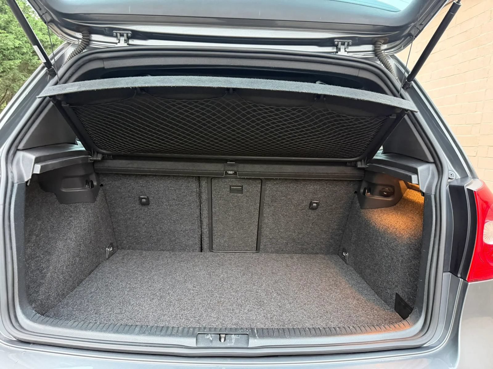 Used 2008 Volkswagen R32 AWD/4WD image 10