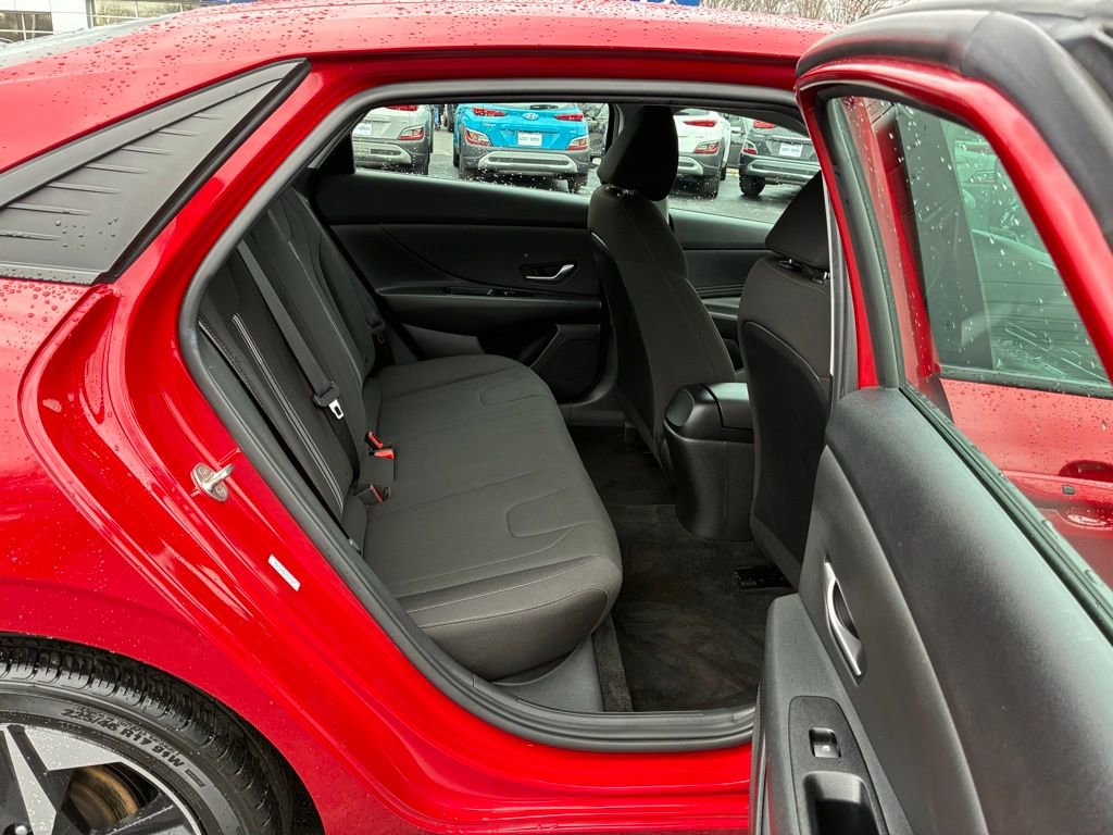 Used 2023 Hyundai Elantra SEL w/ Convenience Package image 18