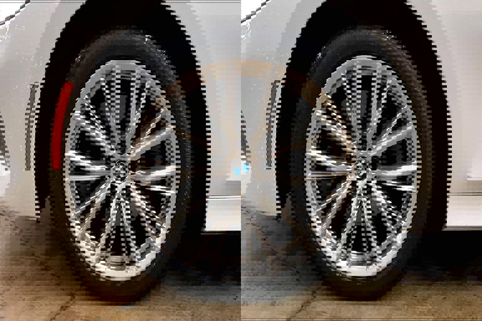 Used 2023 BMW 330i Sedan w/ Premium Package image 12