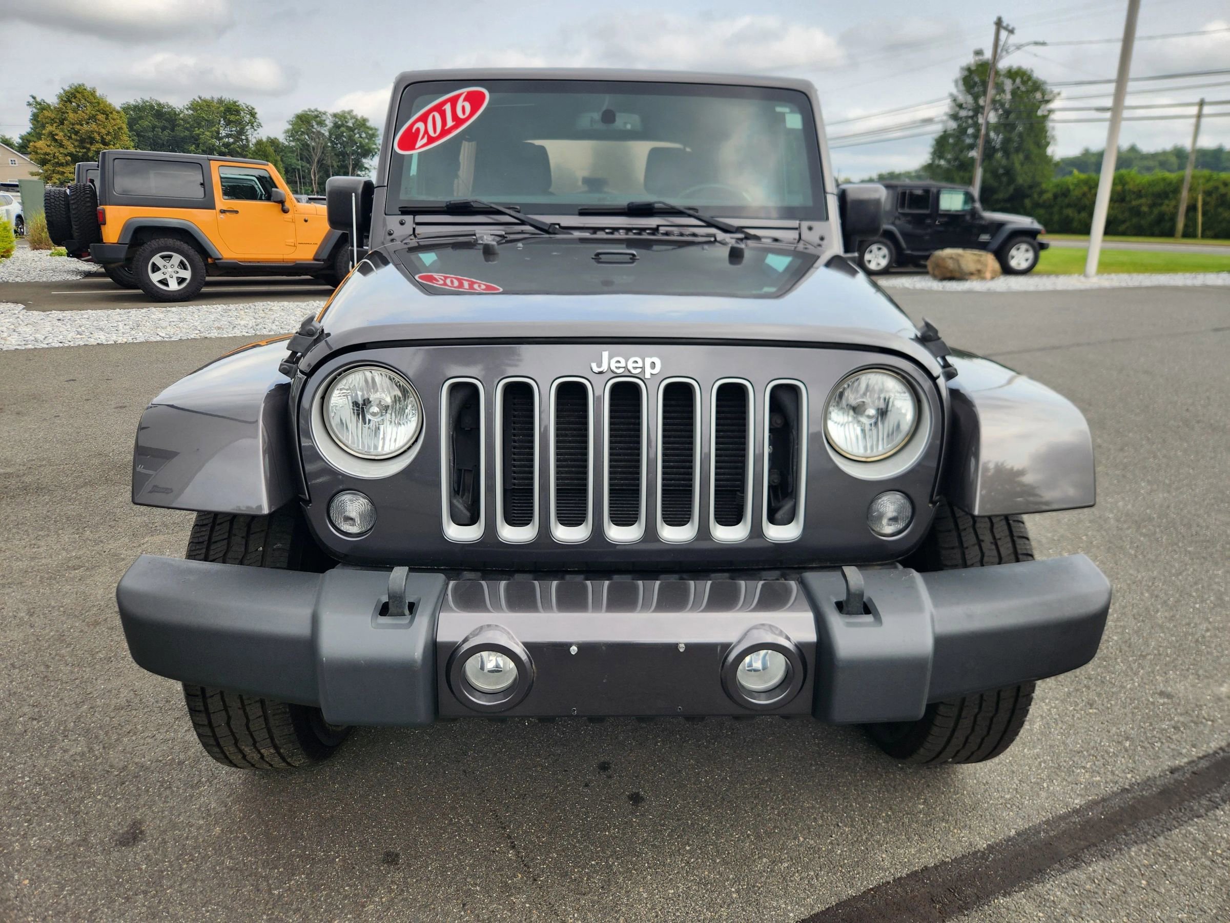 Used 2016 Jeep Wrangler Unlimited Sahara w/ Dual Top Group image 19