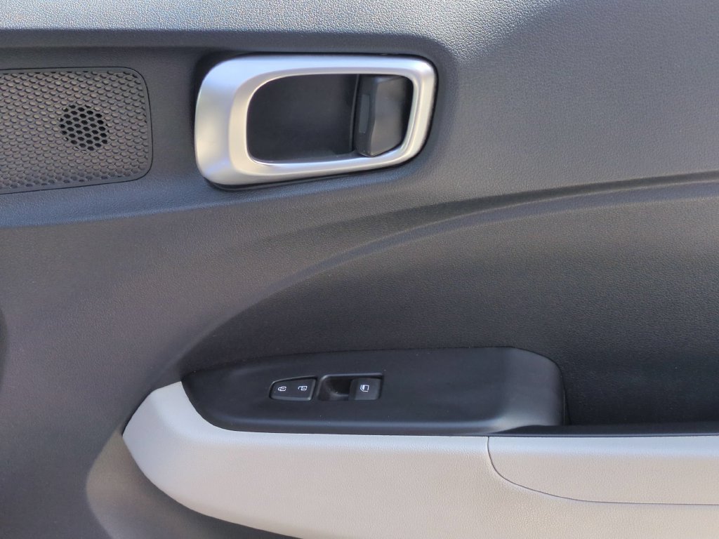 Used 2025 Hyundai Venue SEL FWD image 33